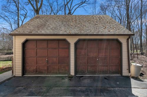 18 Old Black Point Rd, Niantic, CT 06357-2814