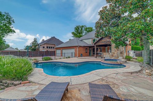 1800 Southwicke Dr, Lewisville TX  75022-8430 exterior