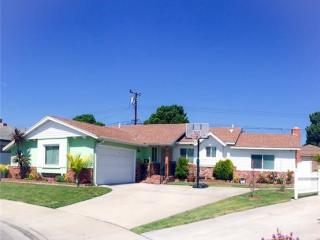 6245 Hedda St, Lakewood, CA 90713-1273