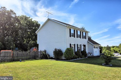 121 Gardenia Dr, Hanover, PA 17331-3460