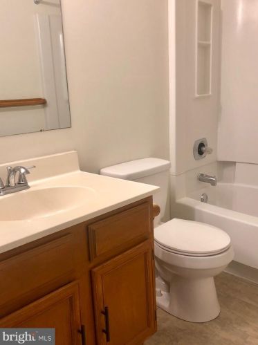 311 Stone Hurst Ct, New Castle DE  19720-3947 exterior