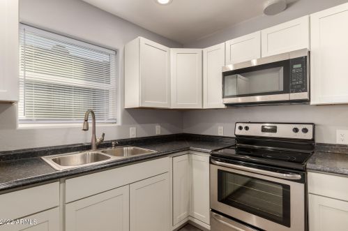 953 Cocopah St, Phoenix AZ  85007-4118 exterior