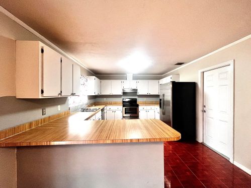 632 Port St Lucie Blvd, Fort Pierce FL  34984-5142 exterior