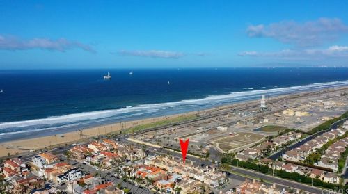 214 Goldenwest St, Huntington Beach CA 92648-2638 exterior