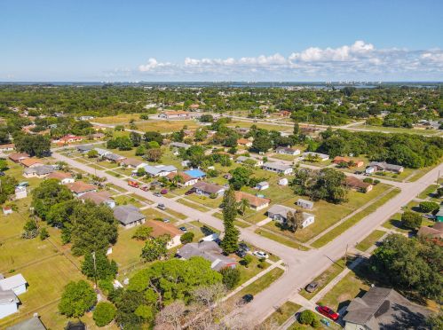 101 Camelot Dr, Fort Pierce, FL 34946-1223