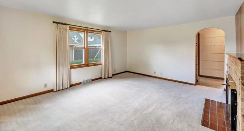 1691 Crooks St, Green Bay, WI 54302-2853