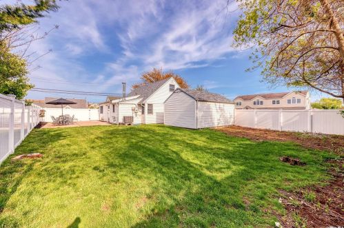 3 Short Ln, North Bellmore NY  11710-4523 exterior