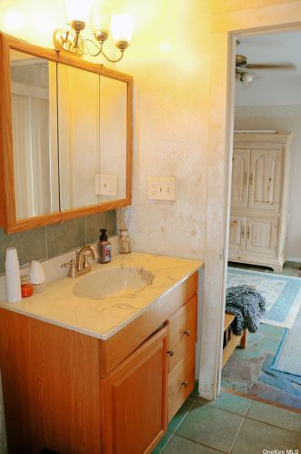 24 Park Ave, Babylon NY  11702-1706 exterior