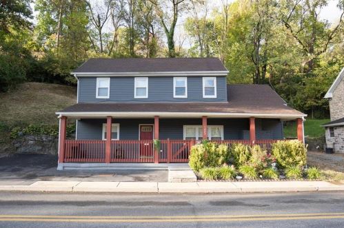 1223 Bushkill Dr, Easton, PA 18042-1438