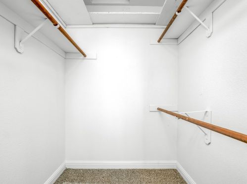 855 Mount Whitney Ave, Laton CA  93242-9724 exterior