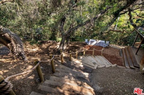 21658 Encina Rd, Topanga CA  90290-3524 exterior