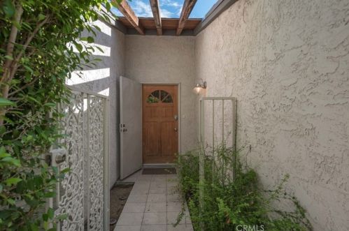 3670 Mesquite Ave, Palm Springs CA  92264-3400 exterior