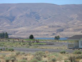 900 Desert Aire Dr, Desert Aire, WA 99349-1948