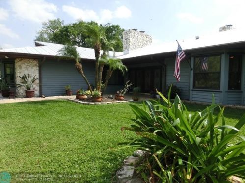 6075 1st St, Vero Beach FL  32968-9521 exterior