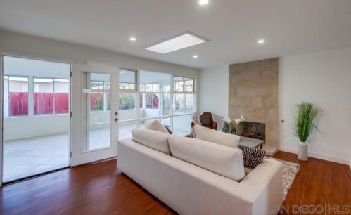 5027 Glasgow Dr, San Diego CA 92117-1037 exterior