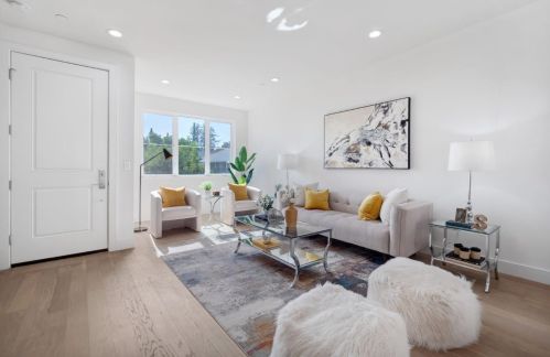 209 Vera Ave, Redwood City, CA 94061-1703