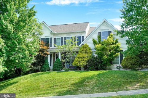 2042 Westbury Ct, Red Lion, PA 17356-9418