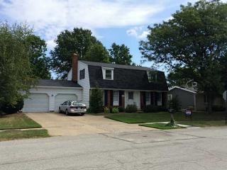 5203 Robinhood Ln, Erie, PA 16509-2562