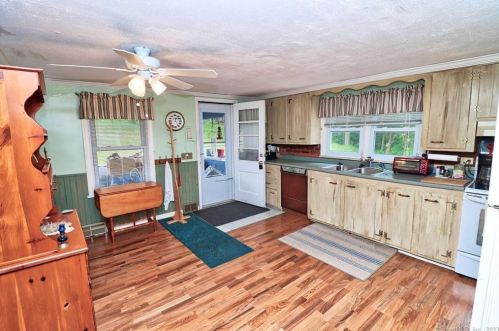 147 Clematis Ave, Waterbury, CT 06708-1044