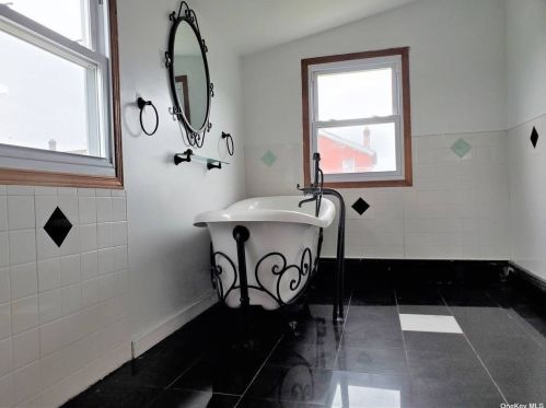 326 Beach 46th St, Far Rockaway NY  11691-1114 exterior