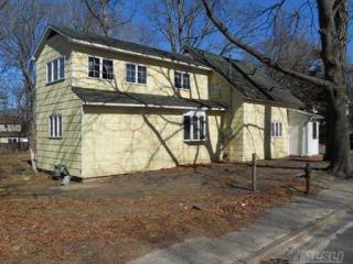 585 Townline Rd, Hauppauge, NY 11788-2824