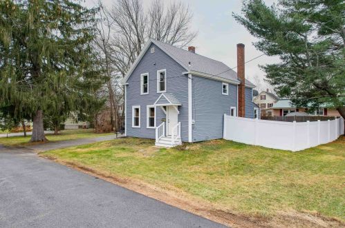 3 Down St, Somersworth, NH 03878-2924