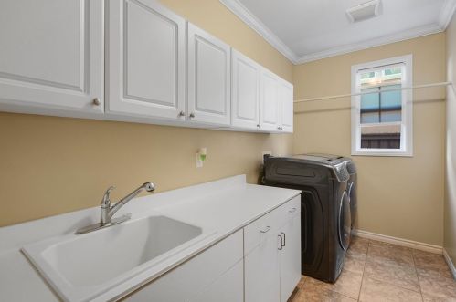 1050 Straightaway Ct, Oceanside CA  92057-1949 exterior