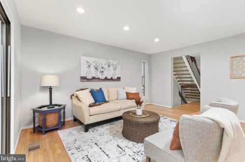 2271 Wheelwright Ct, Herndon VA  20191-2337 exterior