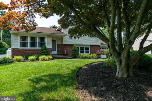 1113 Roeloffs Rd, Yardley PA  19067-4514 exterior