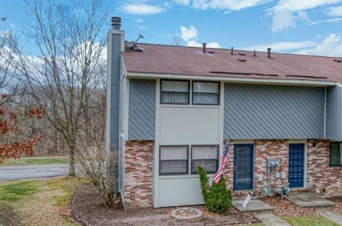 2567 Hunting Ridge Trl, Bridgeville, PA 15017-1666