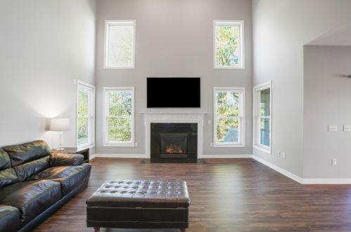 716 Ballater Dr, Delaware OH  43015-7184 exterior