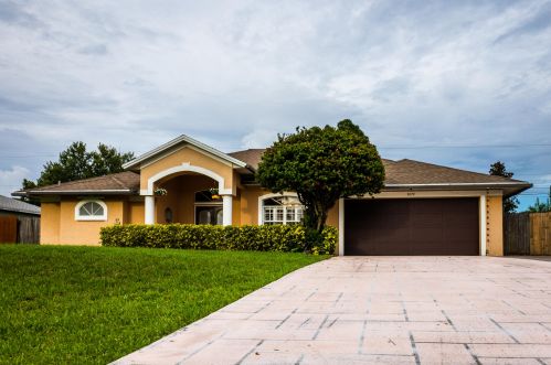 3079 Circle St, Fort Pierce, FL 34953-4406