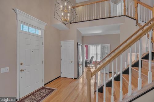 12513 Fox View Way, Herndon, VA 20191-1697