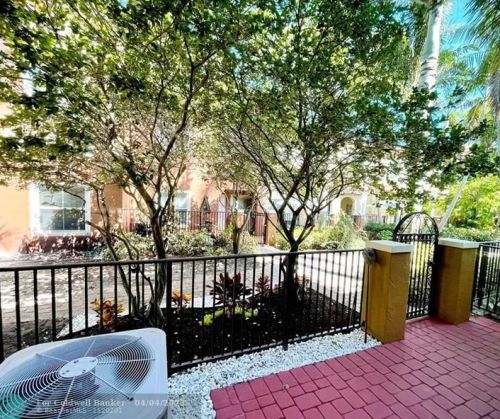 380 Lake Monterey Cir, Boynton Beach FL  33426-8444 exterior