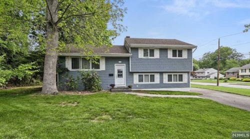 9 Cornell Pl, Oakland, NJ 07436-3912