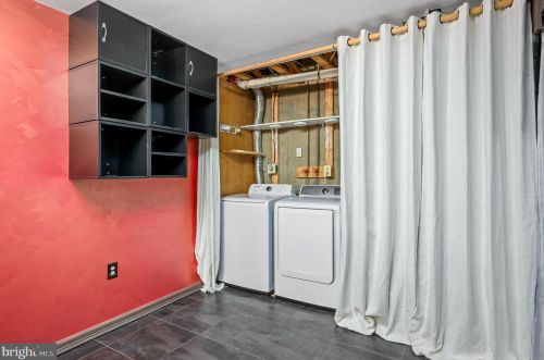 302 Hedgestone Ter, Leesburg VA  20176-4842 exterior