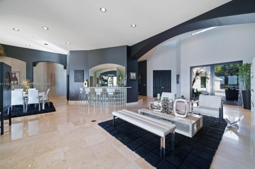 4828 Peninsula Dr, Daytona Beach FL 32127-7203 exterior