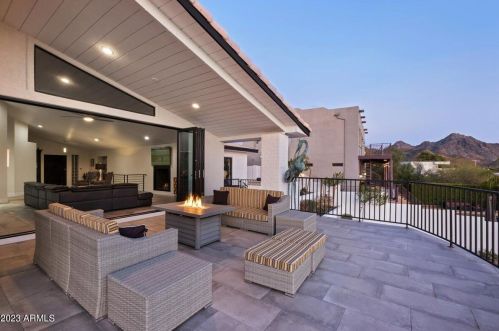 1439 Echo Ln, Phoenix AZ  85020-3831 exterior