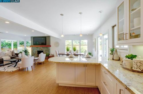 4 Loma Vista Dr, Orinda CA  94563-2213 exterior