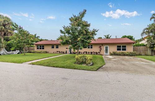 222 Pilgrim Rd, West Palm Beach, FL 33405-3380