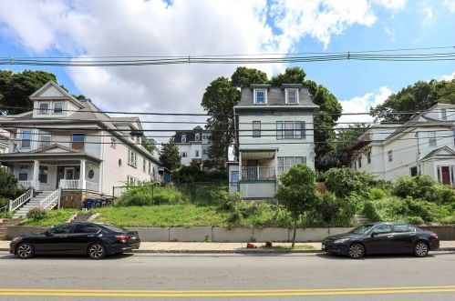 275 Washington Ave, Chelsea MA  02150-3605 exterior