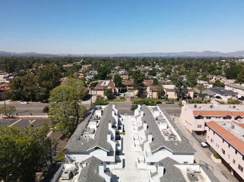 7304 Balboa Blvd, Van Nuys CA  91406-2759 exterior