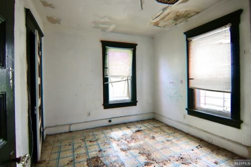 13 Essex St, East Orange NJ  07017-1305 exterior