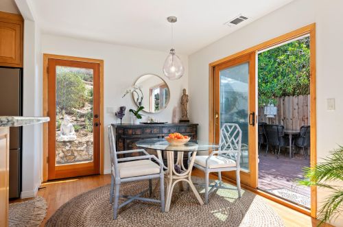 1720 Calle Poniente, Santa Barbara CA  93101-4916 exterior