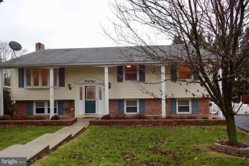 38 Covington Dr, Shrewsbury, PA 17361-1852