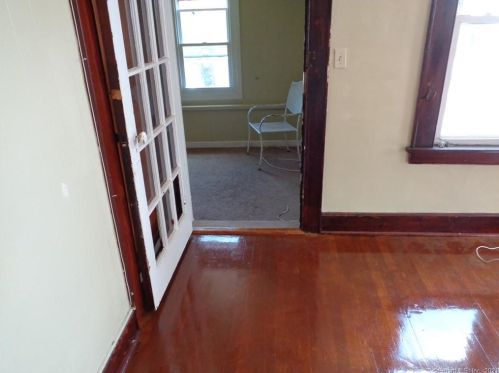 392 Summit St, Bridgeport CT  06606-4745 exterior