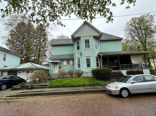 22 Franklin St, Greenville, PA 16125-2003