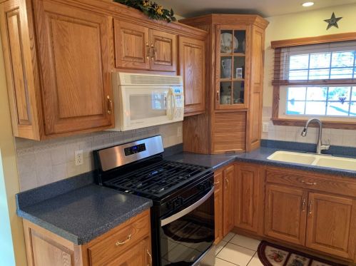 85 Sunset Blvd, Hermitage, PA 16148-3569