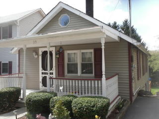 35 Grand St, Hampton, NJ 08827-2738