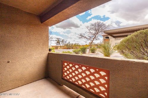 5751 Kolb Rd, Tucson AZ  39204-0871 exterior